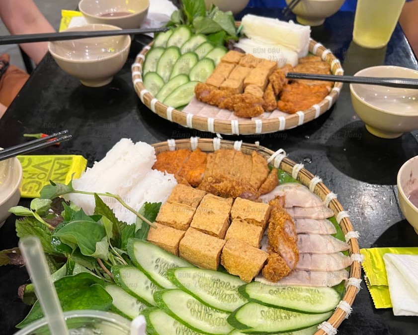 Mẹt bún đậu Ước Lễ chuẩn vị Hà Thành của Bún Đậu Làng Vòng chi nhánh Gò Vấp