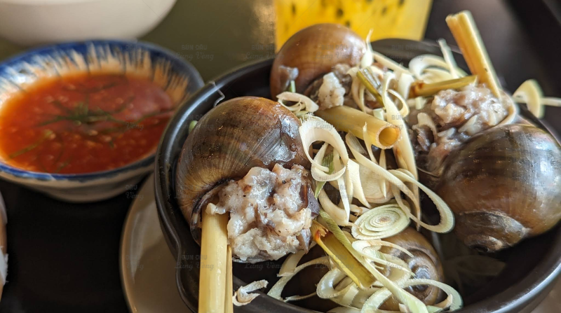 Món ốc nhồi thịt hấp nồi đất ngon miệng, ăn kèm cùng bún đậu mắm tôm