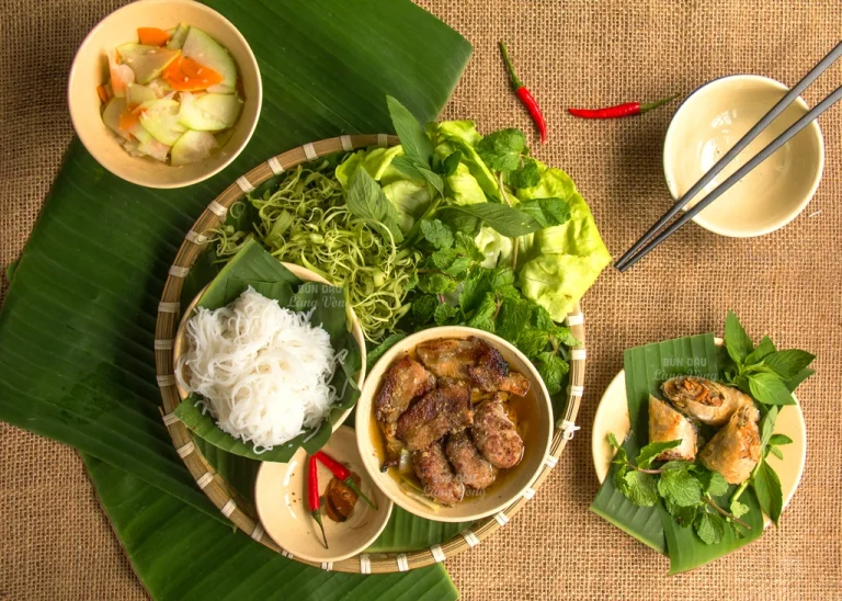 Bún Chả Hà Nội ăn kèm Nem Cua Bể - Ngon chuẩn vị tại Sài Gòn