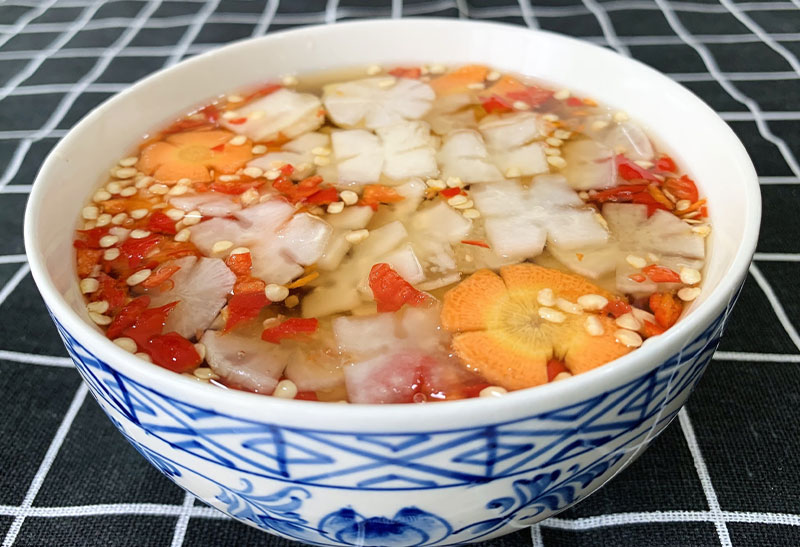 Tô nước măm bún chả Hà Nội hoàn chỉnh được trình bày bắt mắt