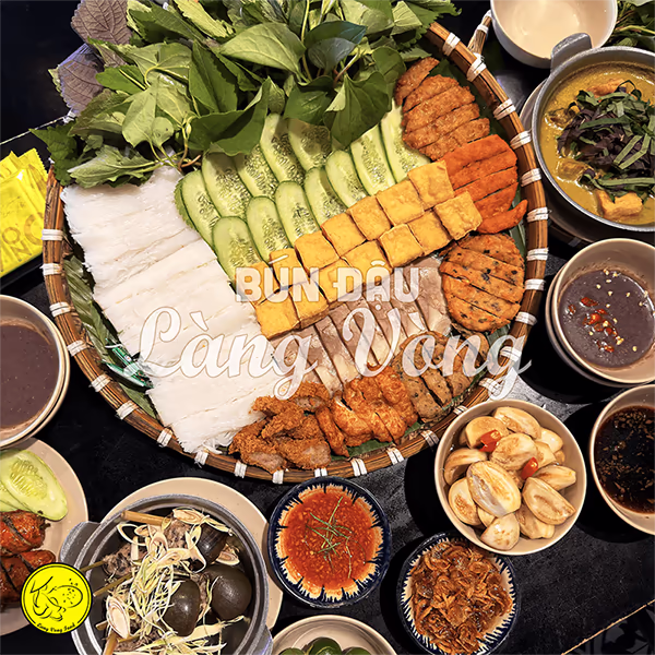 Quán bún đậu mắm tôm Làng Vòng có chi nhánh tại Thủ Đức, Tp.HCM nổi tiếng với mẹt bún đậu full topping đầy đủ các loại chả ngon như chả cốm, chả mực, chả ghẹ, chả ốc, nem chua rán....và mắm tôm chuẩn vị